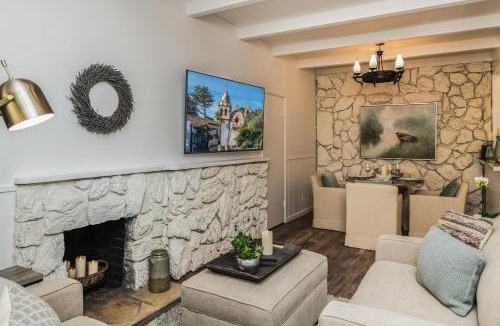 Northwest Carmel Apartment | 3798 Cedar Place