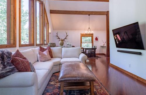 Ketchum House | 380 Sabala Unit A
