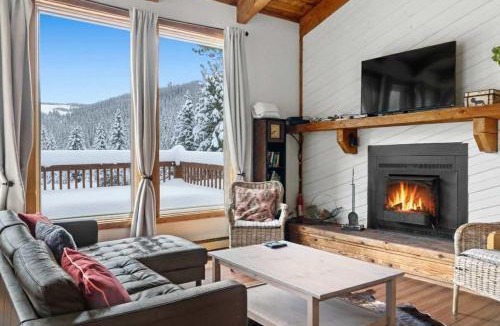 Sherwood Forest House | 3BD Mountain Retreat Near Trails