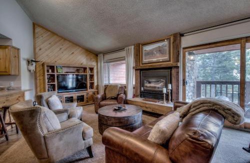 Four O'Clock House | 3bd Ski-in Top Floor &Walk to Main Street