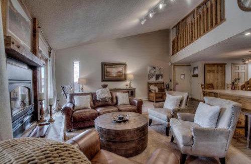 Four O'Clock House | 3bd Ski-in Top Floor &Walk to Main Street