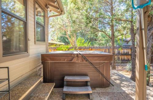 Payson House | 3BR Cozy Retreat Firepit Hot Tub BBQ & Patio
