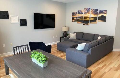 St. Joseph Historic Neighborhood House | 3BR Downtown with Private Garage-Walk to Mass Ave-Family Friendly