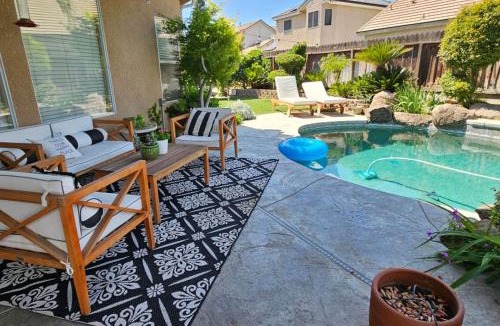 Raisin House | 3BR Family Home with Pool and Hot Tub