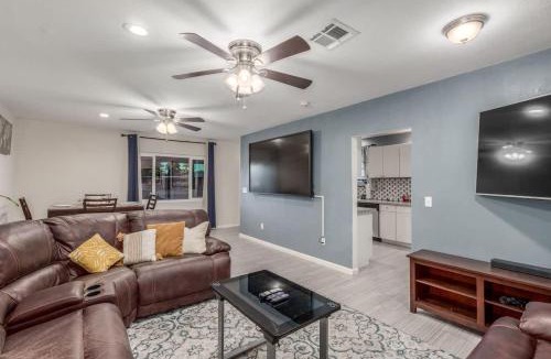 Encanto House | 3BR Phoenix Home with Game Table BBQ & Parking