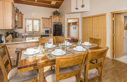 Big Horn House | 3BR Ski-In/Out Condo, Sleeps 6, Ski-Tuning Bench & Garage – Big Sky, MT
