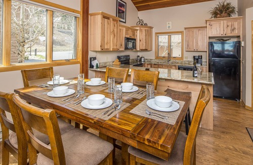 Big Horn House | 3BR Ski-In/Out Condo, Sleeps 6, Ski-Tuning Bench & Garage – Big Sky, MT