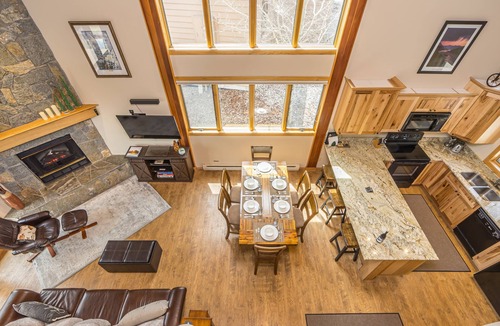 Big Horn House | 3BR Ski-In/Out Condo, Sleeps 6, Ski-Tuning Bench & Garage – Big Sky, MT
