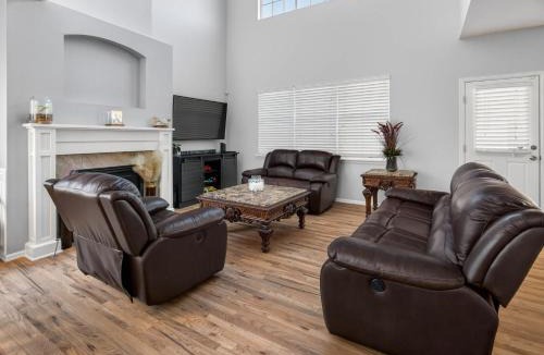 Dupont House | 3BR Spacious Home with BBQ Patio Backyard Sleeps 6