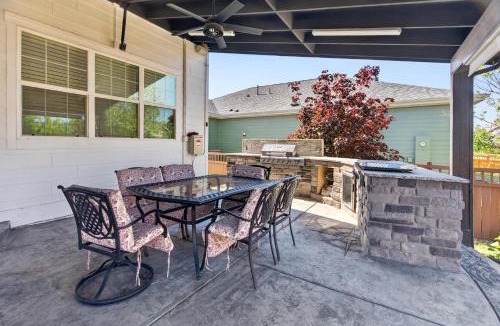 Dupont House | 3BR Spacious Home with BBQ Patio Backyard Sleeps 6