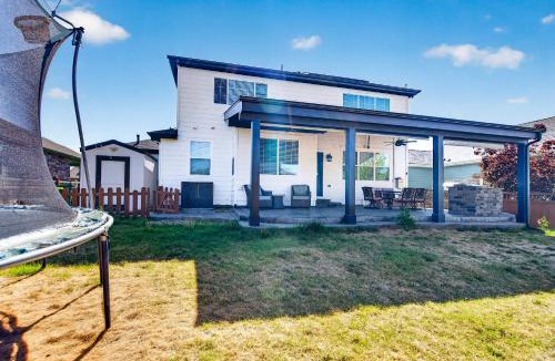 Dupont House | 3BR Spacious Home with BBQ Patio Backyard Sleeps 6