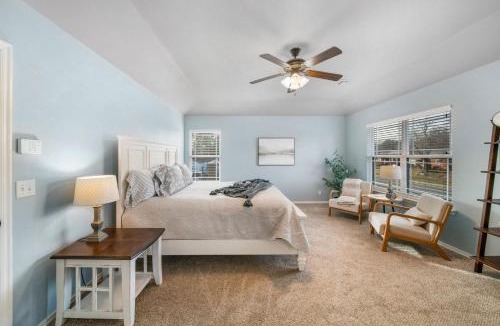 Tulsa House | 4 bdrm, 3ba,Fire pit, grill, 1 block to TU Pets!