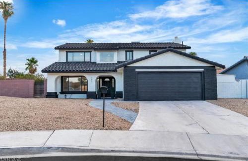 Green Valley North House | 4 bedroom Luxuriously Furnished Modern Mansion With Pool, Spa, and Patio