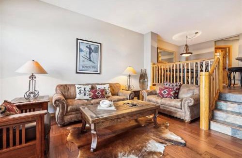Four O'Clock House | 4 Bedroom Townhome Near Snowflake Lift - Walk To Slopes!