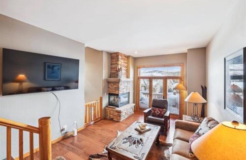 Four O'Clock House | 4 Bedroom Townhome Near Snowflake Lift - Walk To Slopes!