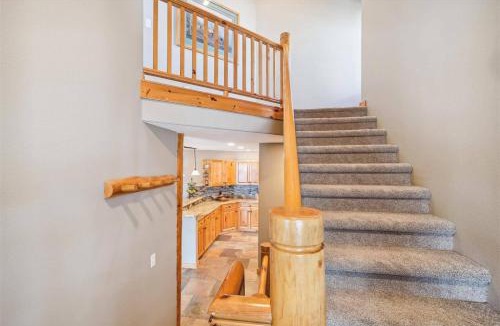 Four O'Clock House | 4 Bedroom Townhome Near Snowflake Lift - Walk To Slopes!