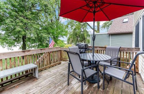 East Lansing House | 4 BR 2 BA Peaceful Getaway Year Round on Park Lake