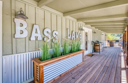 Bass Lake Ski Chalet | #4 Cottage Like Suite with Private Hot Tub