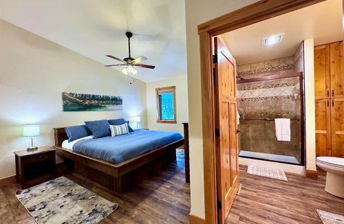 Bigfork Hotel | 4 king beds w ensuites Double the Living Space!