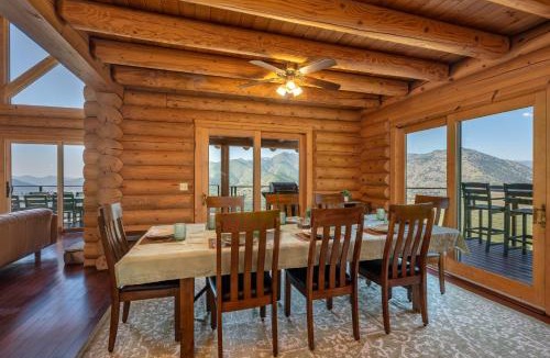 Three Rivers House | 4 Kings Log Cabin 150 Acres Spectacular Views