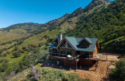 Three Rivers House | 4 Kings Log Cabin 150 Acres Spectacular Views