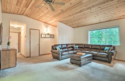 Dorrington House | 4 Mi to Big Tree State Park: Serene Cabin w/Deck