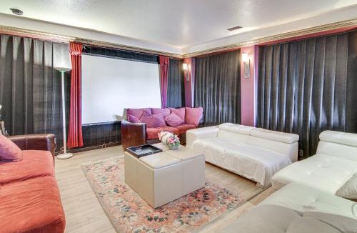 Southwest Colorado Springs Apartment | 4 Mi to Broadmoor! Apt w/Movie Theater & Mtn View