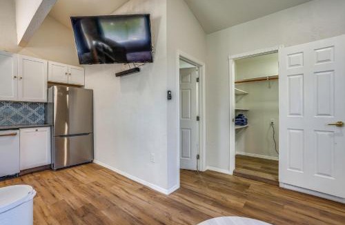 Camelback East Apartment | 4 Mi to Camelback Mountain! Phoenix Couple’s Haven