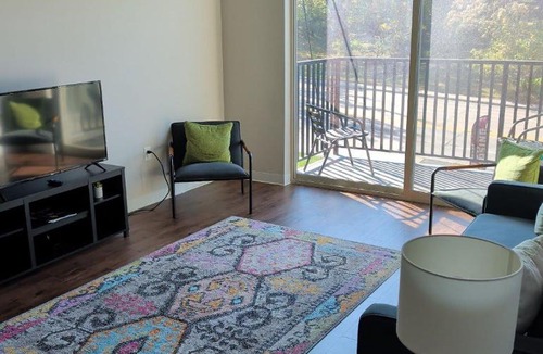 Ames Apartment | 4 mi to Jack Thrice Stadium + hot tub