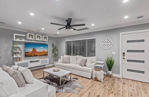 Scottsdale Osborn Plaza House | *4 Min 2 Nightlife*HUGE Cabana Pool*Spa*Golf*BBQ