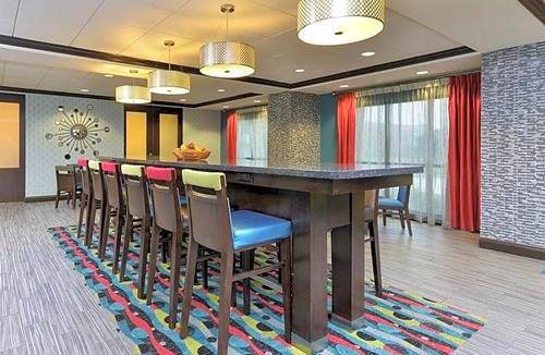 Iowa City Hotel | 4-Star Hotel ∙ Hampton Inn Iowa City/University Area