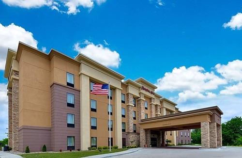 Iowa City Hotel | 4-Star Hotel ∙ Hampton Inn Iowa City/University Area