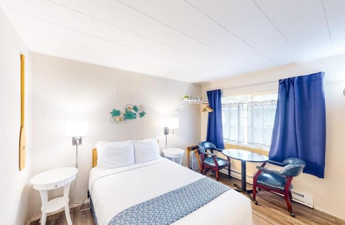 Bandon Apartment | 4 Studios walkable to downtown Dog Friendly WiFi