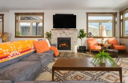 Fraser Apartment | 448 Cranmer Unit 103