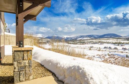 Fraser Apartment | 448 Cranmer Unit 103