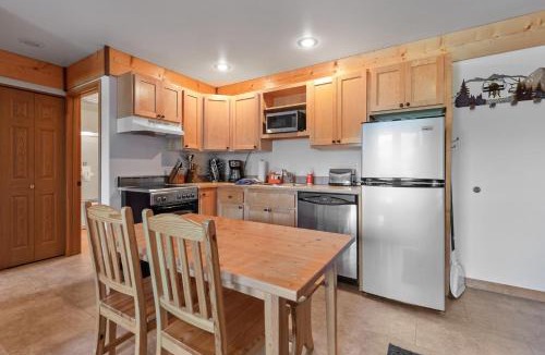 Sandpoint House | 461 Northwest Passage 205