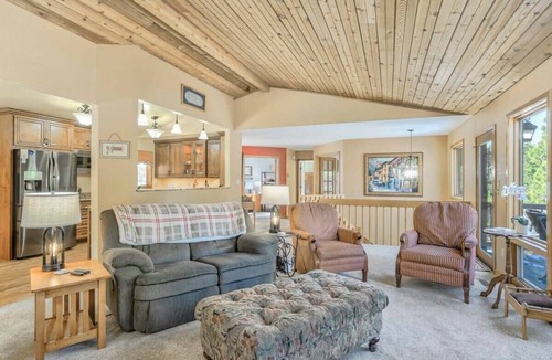 Woodmoor House | 4BD Woodland Lodge Lg Deck, Backyard, & Pool Table