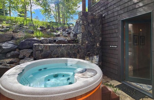 Stonehaven House | 4BR Apres Ski & Golf Retreat with Hot Tub!