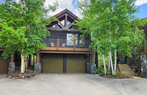 Stonehaven House | 4BR Apres Ski & Golf Retreat with Hot Tub!
