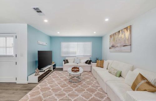 Thousand Oaks House | 4BR Escape - Mtn Views Private BBQ
