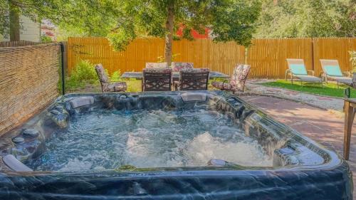 Central Colorado Springs House | 4BR Family Retreat with Hot Tub & Mountain Views Spacious Living, Fully Equipped Kitchen, Private Yard, Near Downtown Colorado Springs Attractions