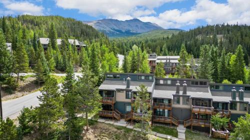 Dunkin Hill House | 4BR Mt Baldy Townhome On Bus Route