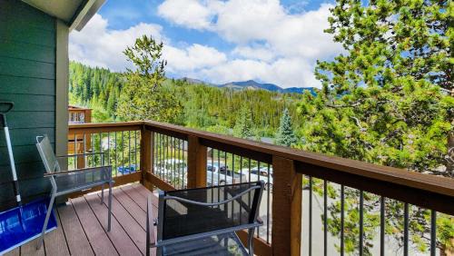 Dunkin Hill House | 4BR Mt Baldy Townhome On Bus Route