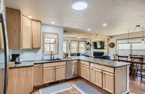 Wildernest House | 4BR Townhome w/Private Hot Tub, Garage, and Deck