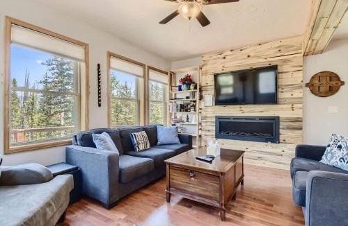 Wildernest House | 4BR Townhome w/Private Hot Tub, Garage, and Deck