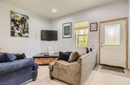 Wildernest House | 4BR Townhome w/Private Hot Tub, Garage, and Deck