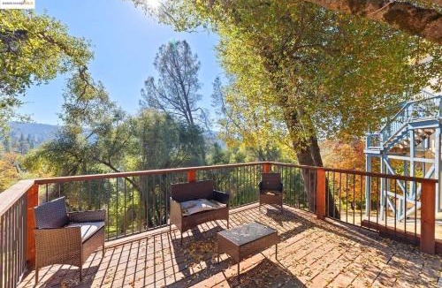 Groveland Ski Chalet | 5 Bdr Yosemite Peaks Pool Table, Vaulted Ceilings
