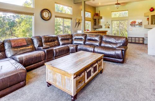Wolf Creek House | 5 Mi to Powder Mtn: Tuscan Mountain Retreat
