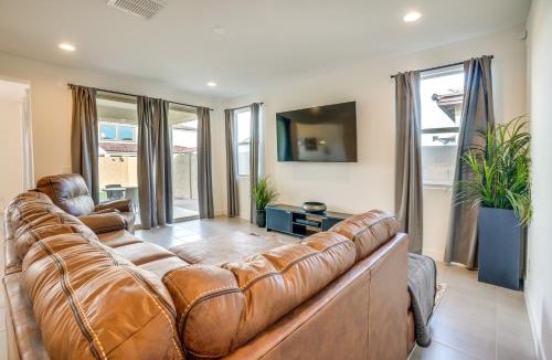 Glendale House | 5 Mi to Westgate! Newly Built Family Retreat