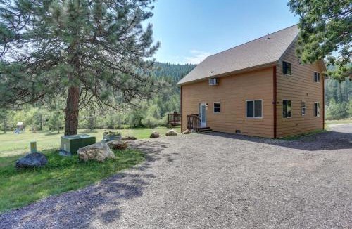 Keystone House | 5 Miles from Mt- Rushmore with private hot tub